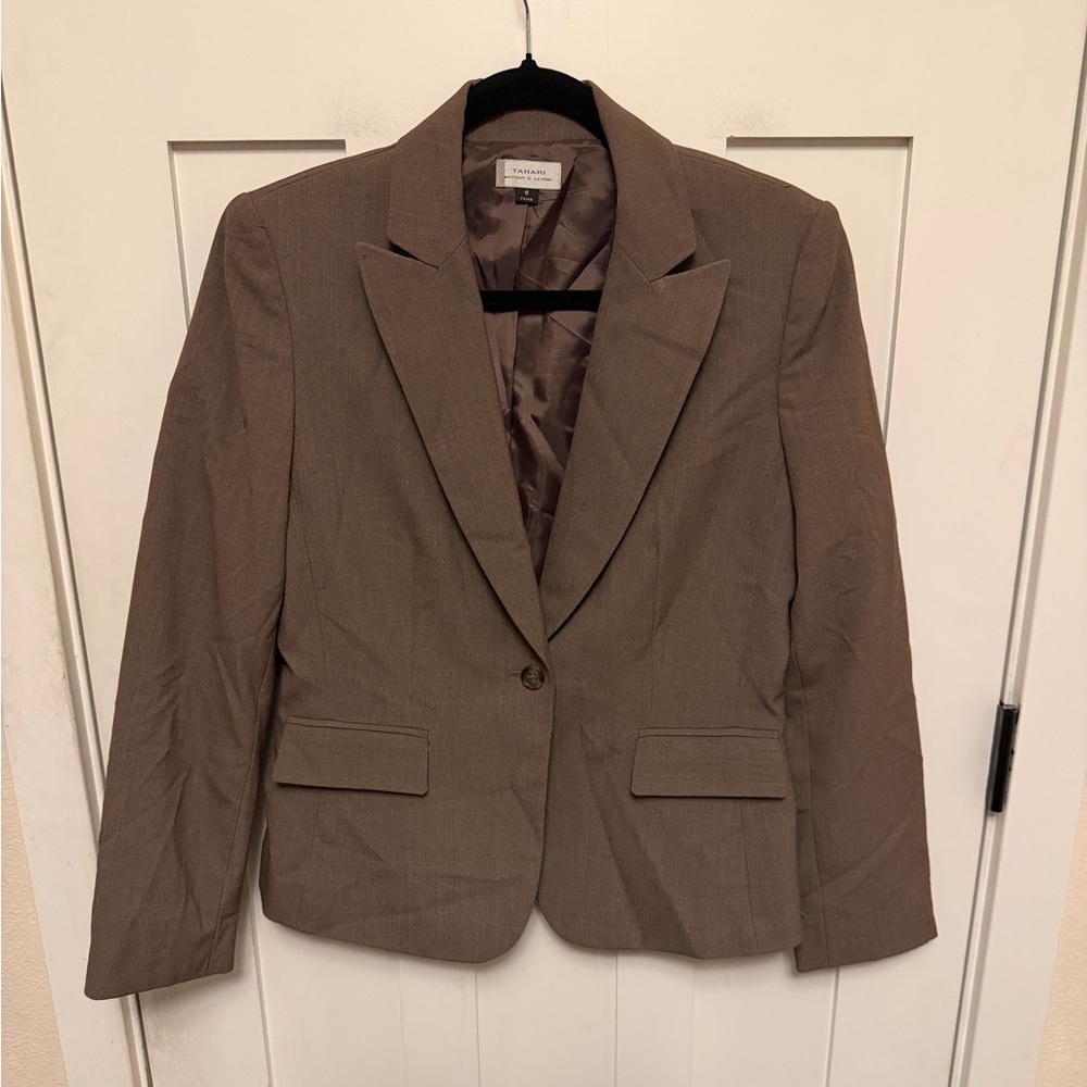 TAHARI ARTHUR S. LEVINE One Button classic Blazer Size 8 Taupe Brown